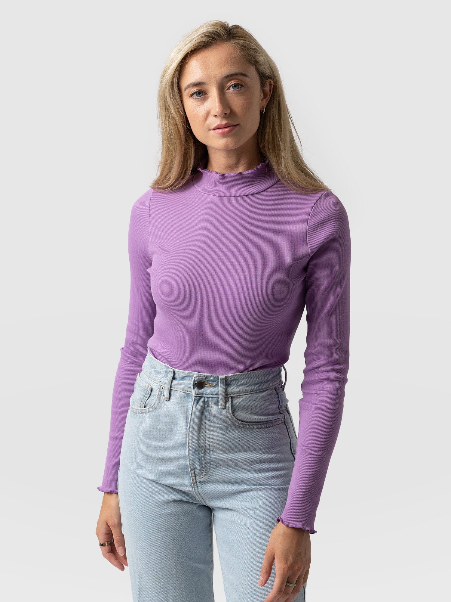 Ruffle Edge Ribbed Top Misty Purple - Women's Tops | Saint + Sofia® EU